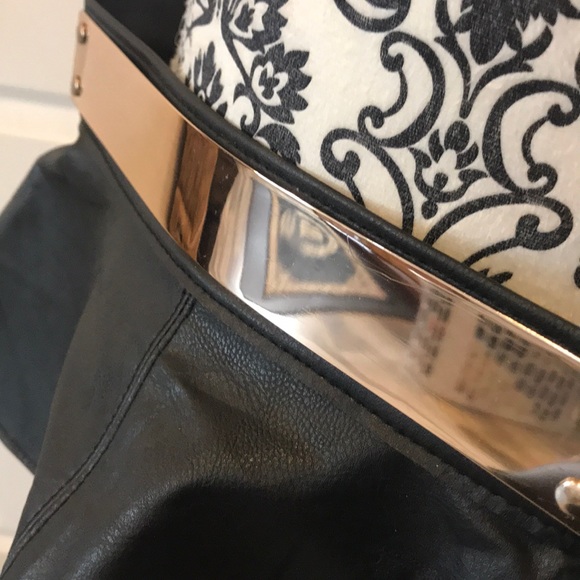 BRAND NEW Outfit Accesory - Picture 4 of 5